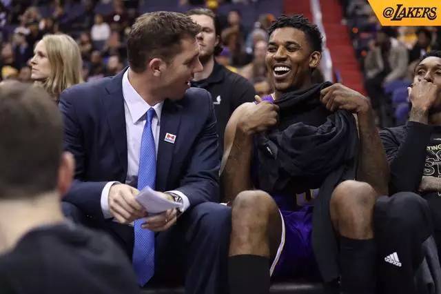 中以两拍高 中以两拍高